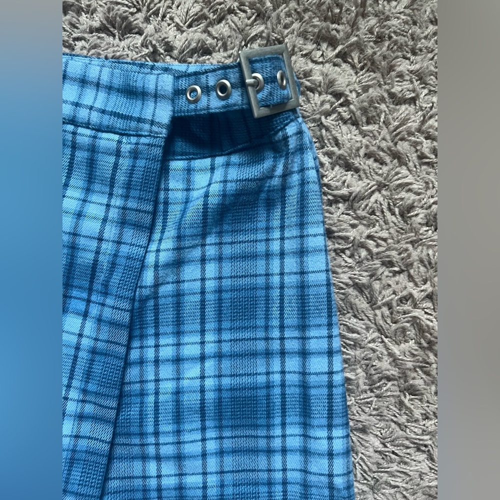 John Galt Blue Hued Plaid Women's Mini “Wrap” Skirt W/ Waist Buckle Detail. - Picture 3 of 9
